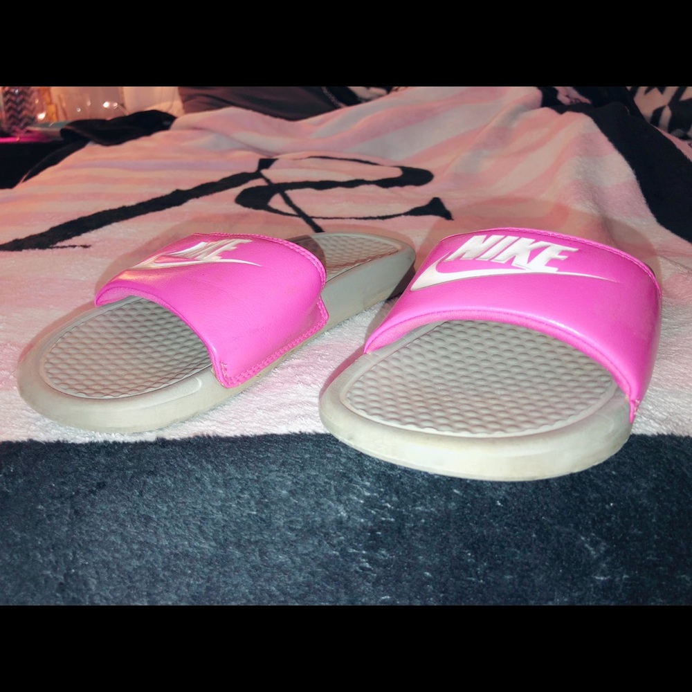 Magenta Nike slides!
